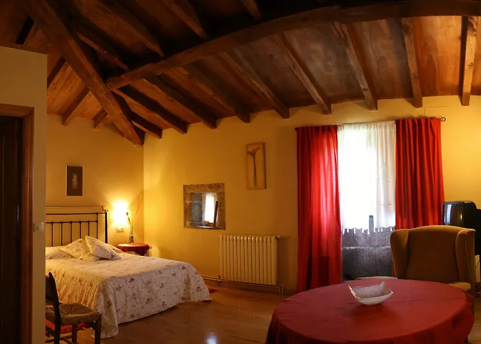 Rectoral De Goian Kır Evi